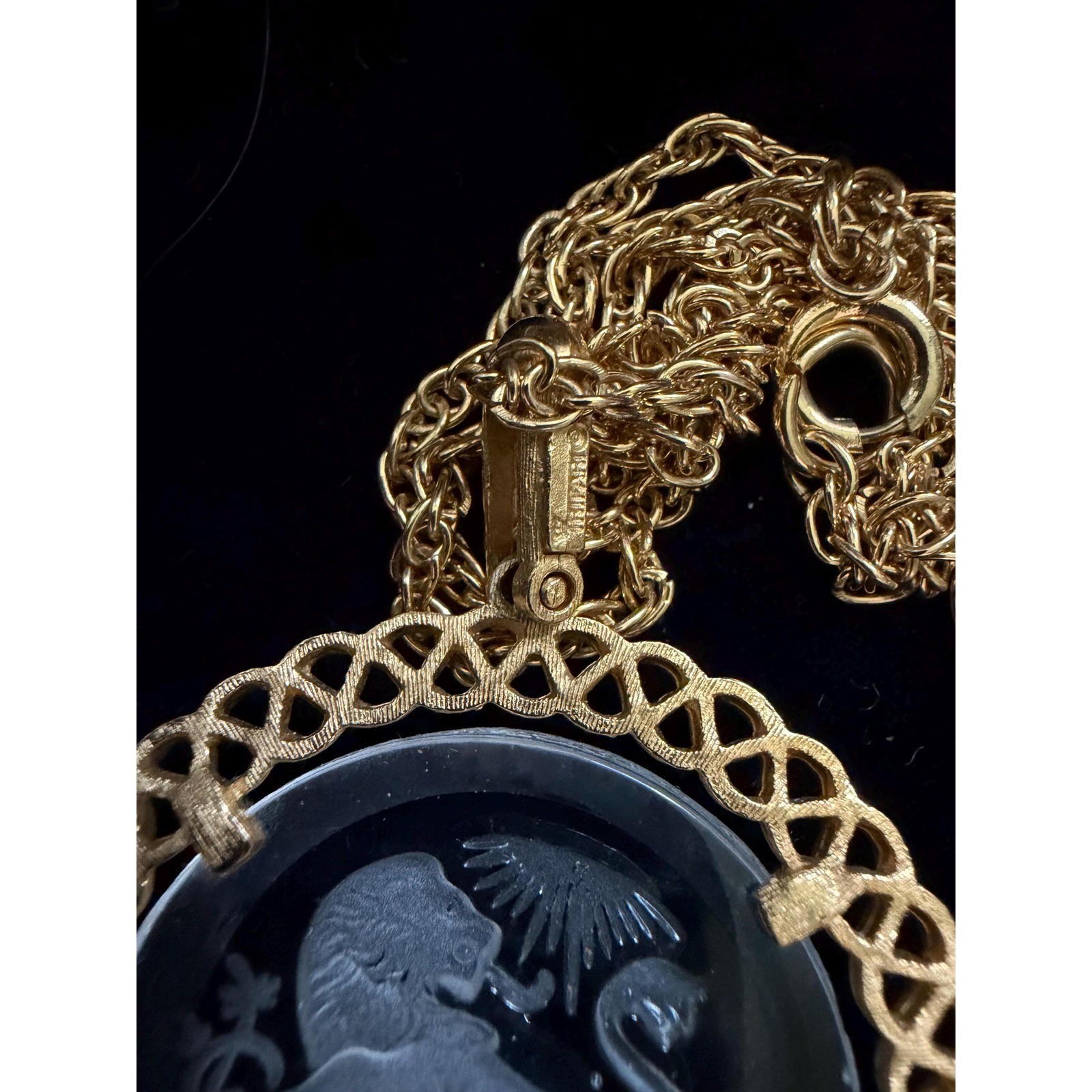 Vintage TRIFARI Zodiac Horoscope LEO Lion Intaglio Pendant Necklace