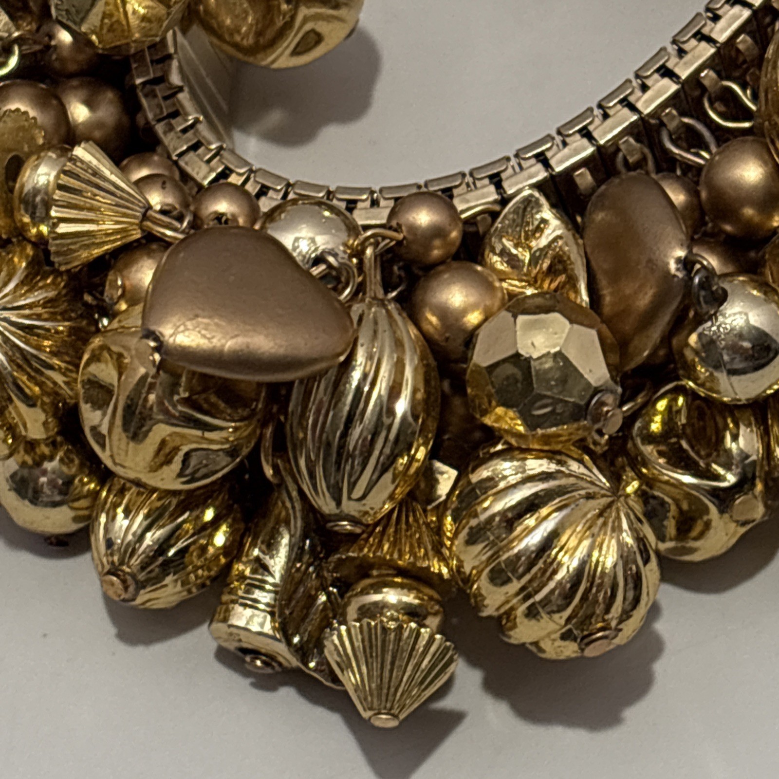 VTG Cha Cha charm/bead cluster expansion bracelet. Dangle silvertone beads. J-37