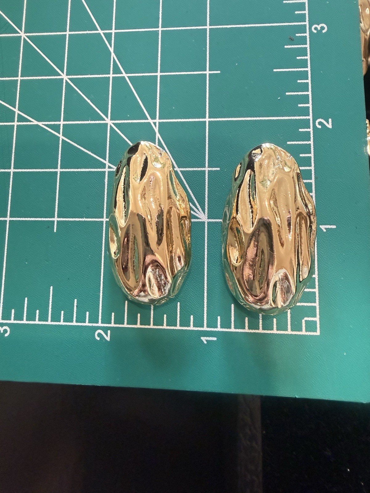 VTG Anne Klein Bold Hammered Gold Tone Link Necklace Clip On Earrings Set