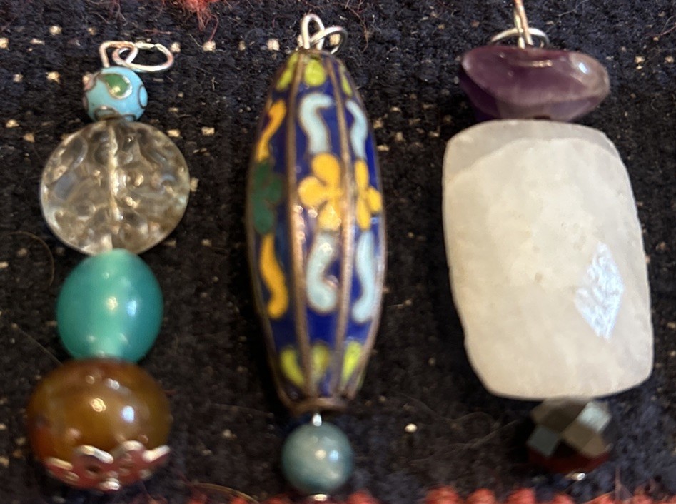 LOT OF 10 VINTAGE TO NOW PENDANTS VARIOUS SIZES HAND BLOWN GLASS PENDANTS CHARMS