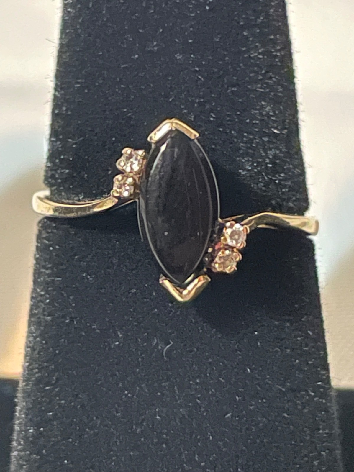 Vintage 10k Yellow Gold Black Iolite Ring Size 7.5 Weighs 2.3 Grams