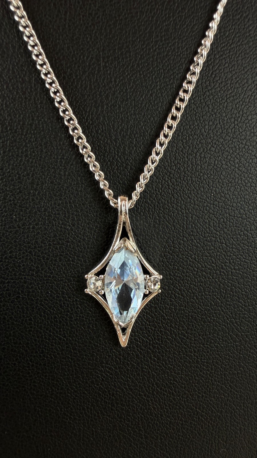 Vintage Avon Crystal Palace Necklace Blue Marquise Rhinestone Silver Tone 20″