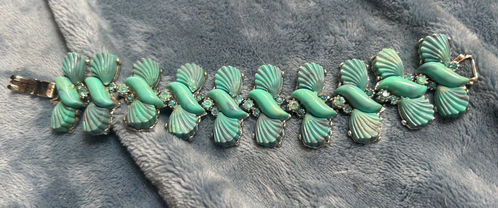 VTG unsigned LISNER Blue Thermoset rhinestone Bracelet