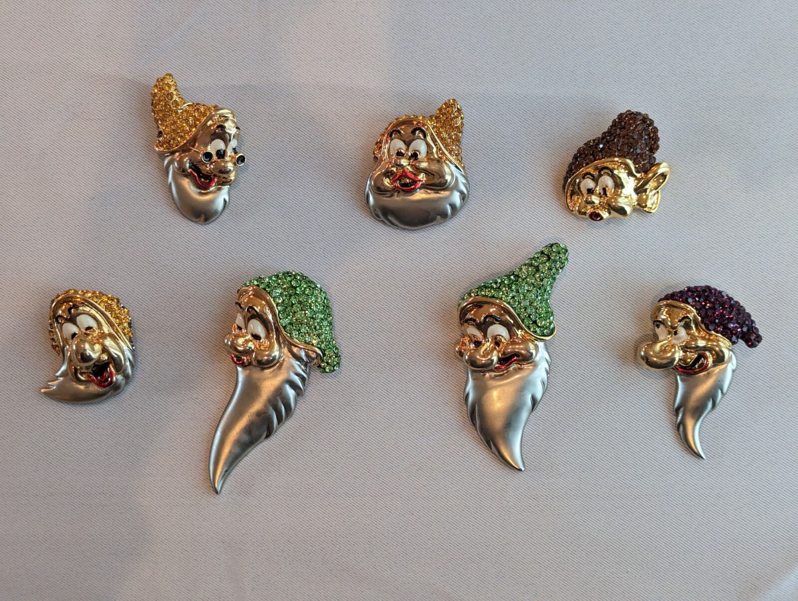 Rare Vintage Vasari Disney Seven Dwarfs Pin Brooch Rhinestone set