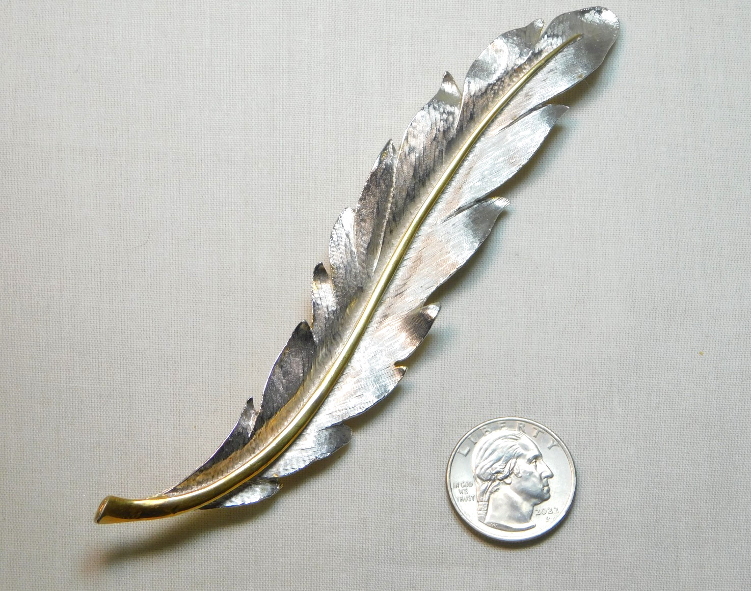 VERY HUGE – 5 5/8 INCH!!! BEAUTIFUL SILVER AND GOLD TONE FEATHER BROOCH