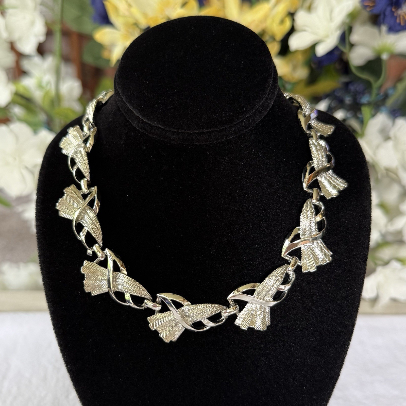 Vtg Coro Silvertone Necklace Ribbon Leaf Choker Multi Texture Articulated J￼