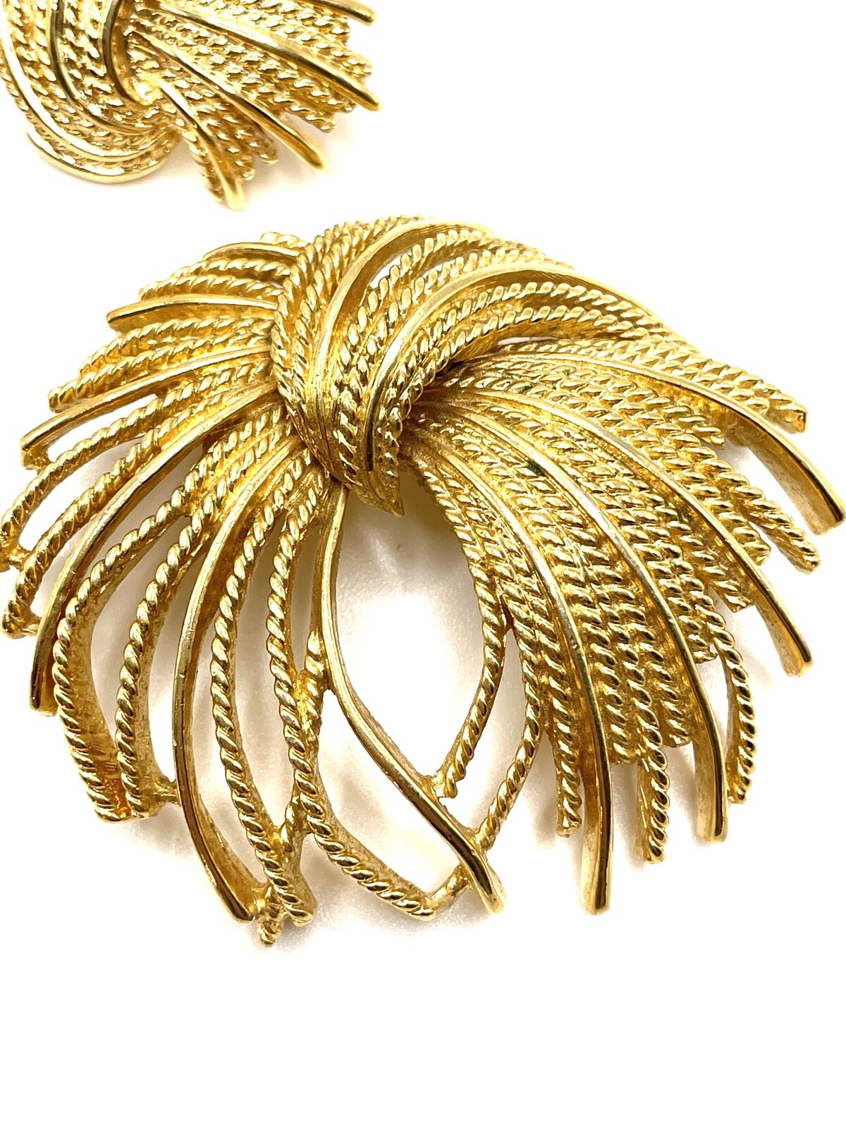 Monet Mirador Demi Parure Gold XL Brooch Pin Post Pierced Earrings Set Vintage