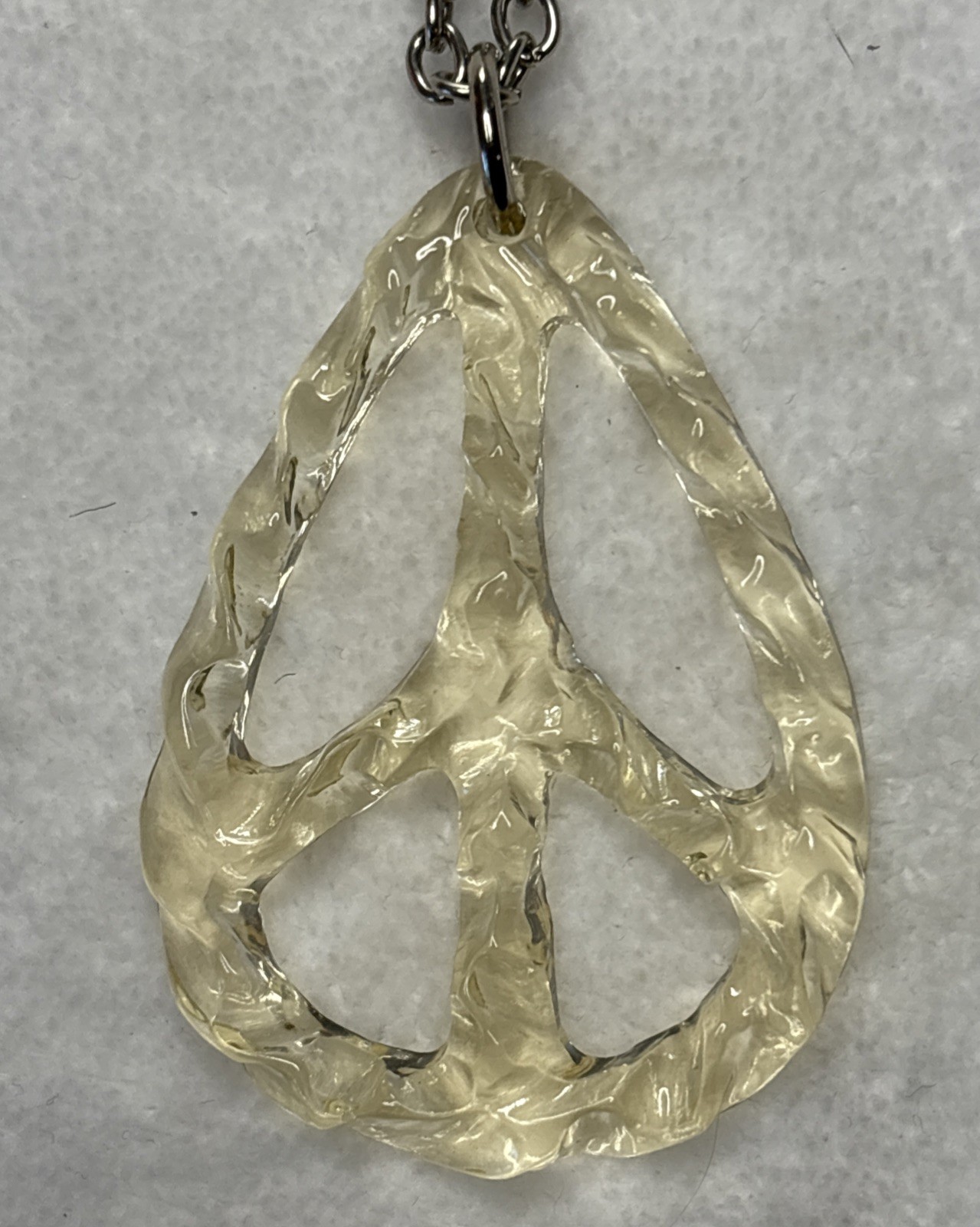 VTG Peace Love Sign Plastic Oval Pendant Silver Tone Chain Necklace 36” NOS NEW