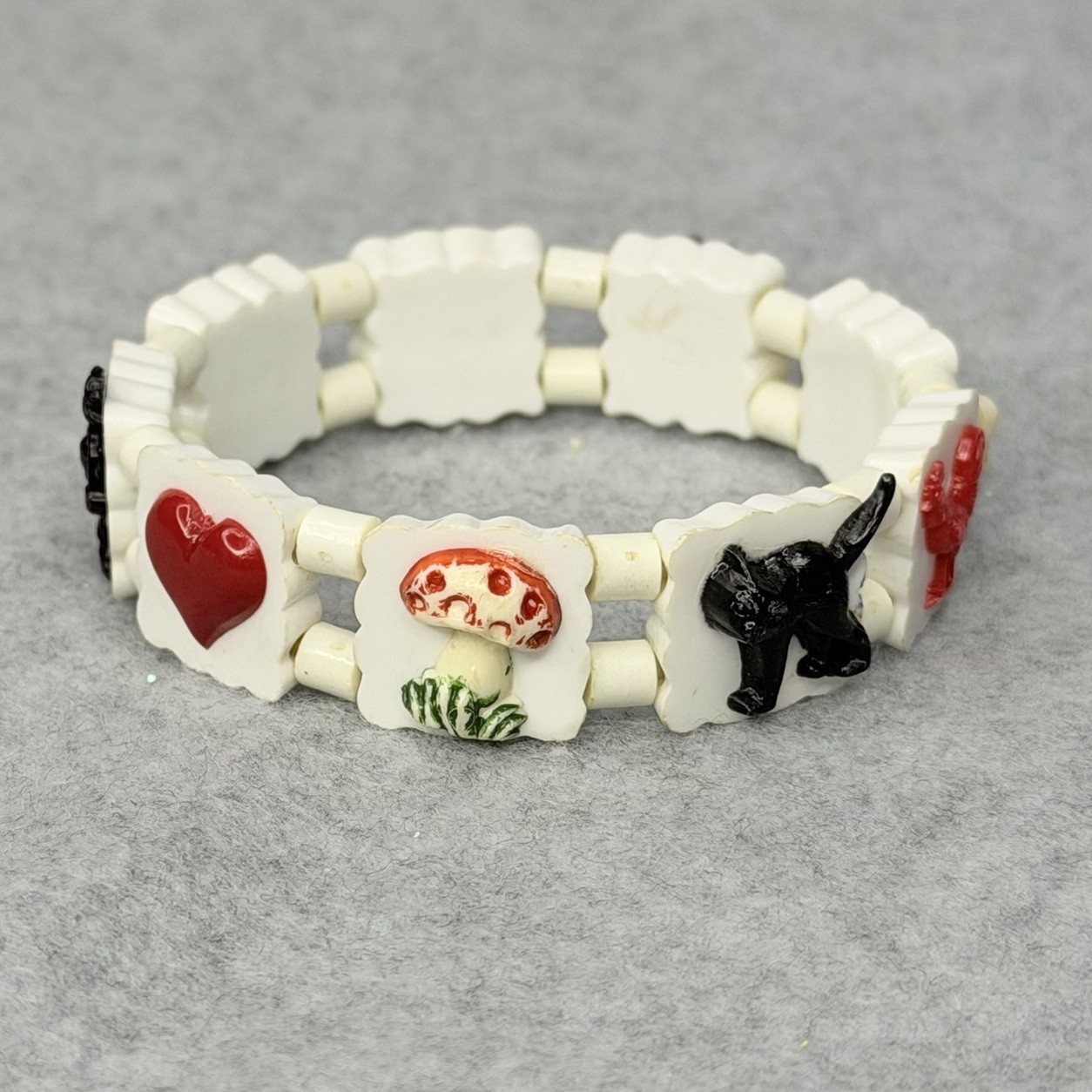 Vintage 80’s Charm Bracelet Plastic Child Kids White Elastic – 6″ Wrist