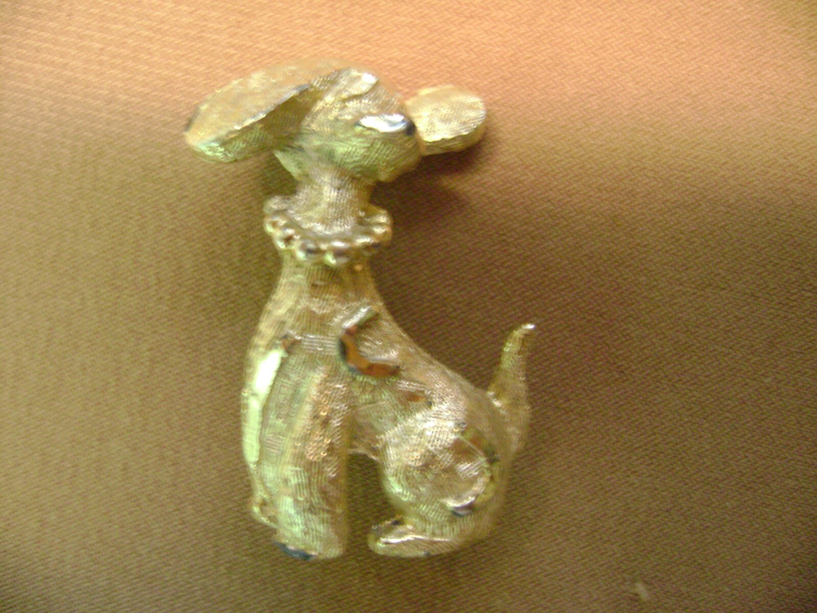 VINTAGE CUTE PUPPY DOG GOLD TONE BROOCH