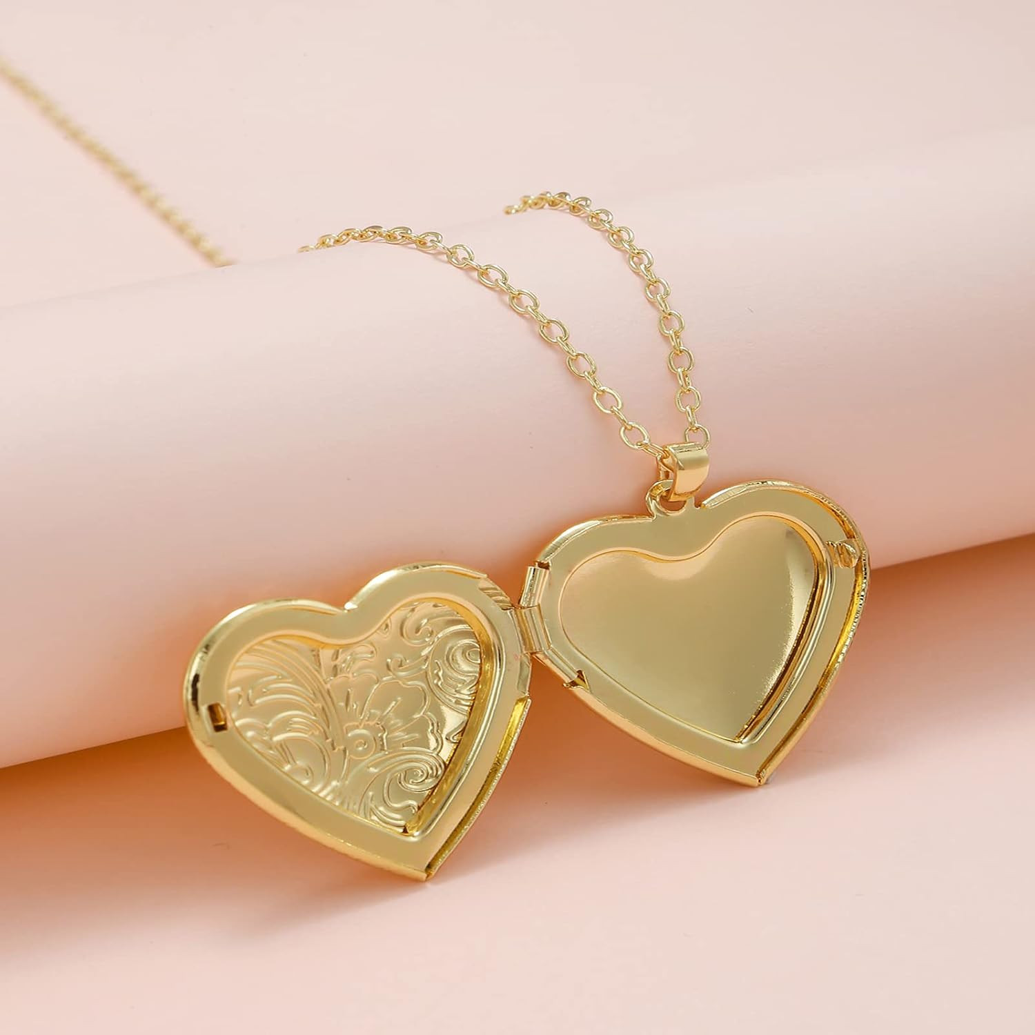 Vintage Engraved Flower Empaistic Photo Locket Hold Picture Oval round Pendant N