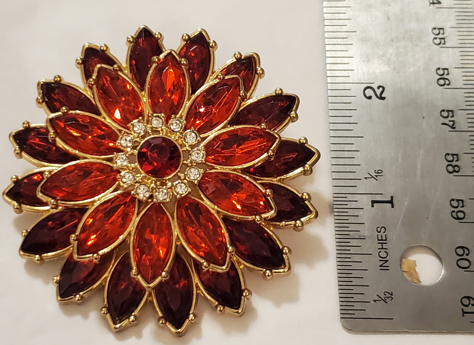 VINTAGE 2 1/2 X 2 1/2″ RED & CLEAR FLOWER SHAPE RHINESTONE BROOCH GOLD TONE