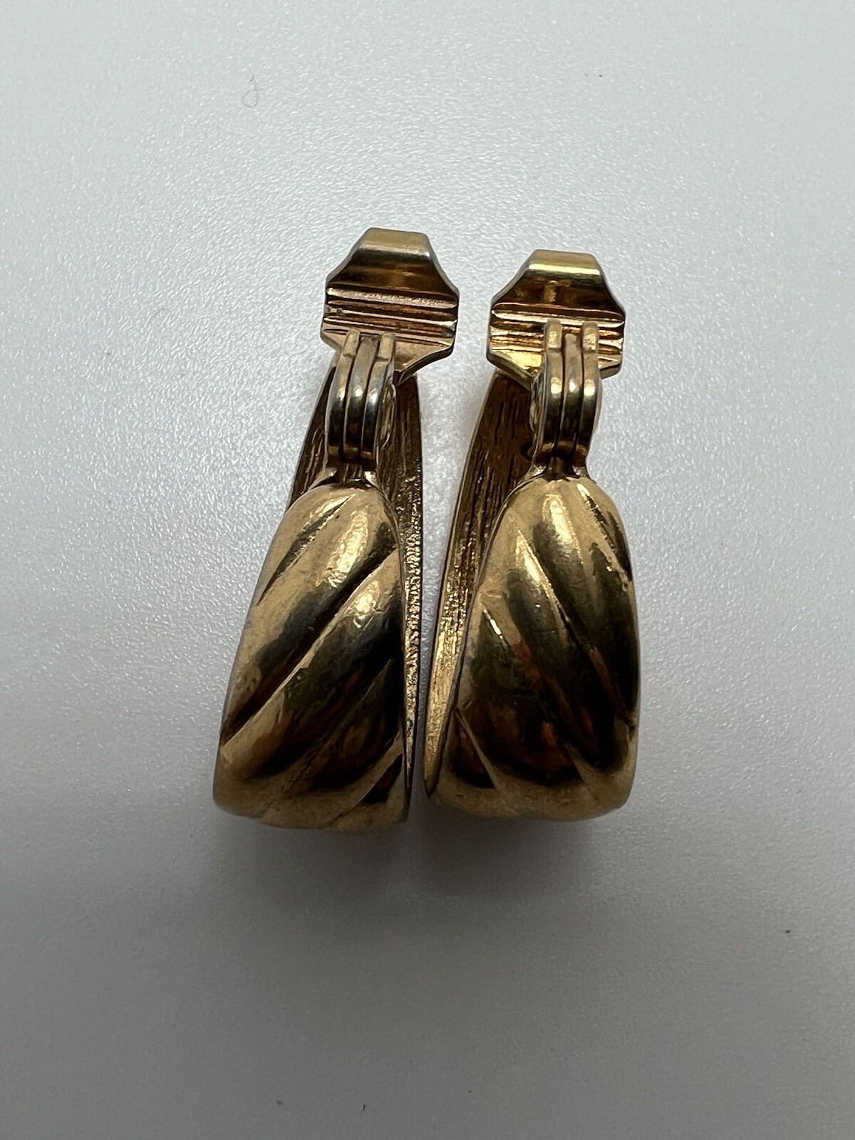 VTG Monet Earrings Hoop Classic Basic Everyday Clip On Gold Tone
