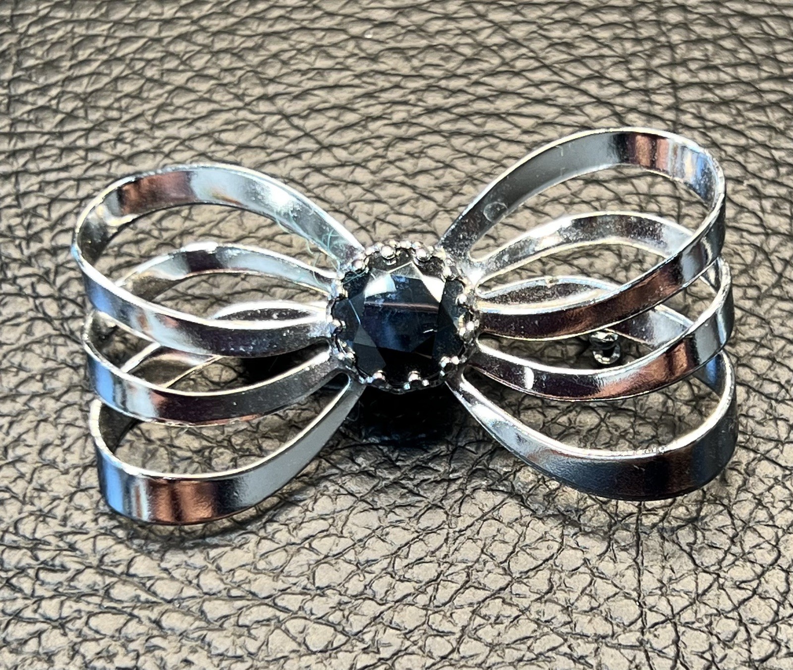 Vintage Silver tone Ribbon triple Bow brooch pin with Onyx stone