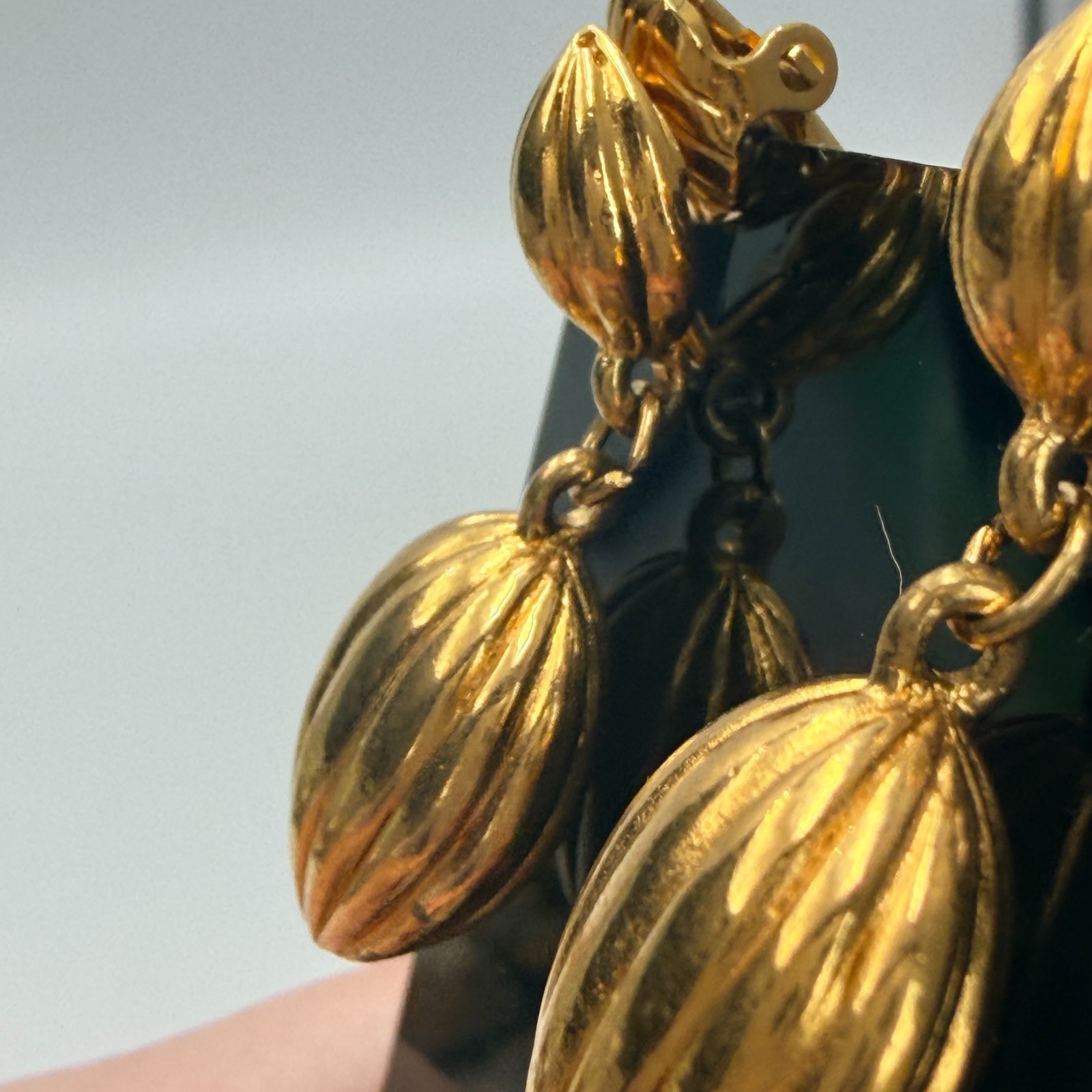 Trifari Ribbed Melon Bead Dangle Clip On Earrings Gold Tone Gourd Tassel Vintage
