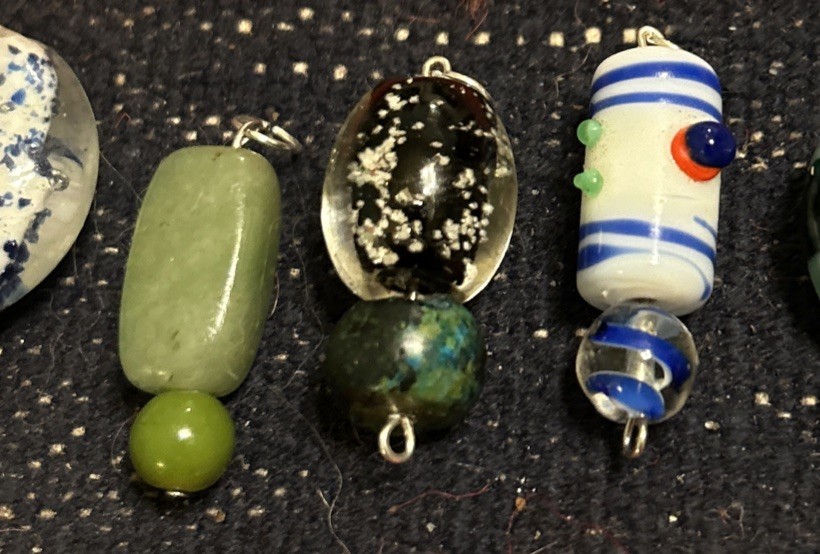 LOT OF 17 VINTAGE TO NOW PENDANTS VARIOUS SIZES HAND BLOWN GLASS PENDANTS