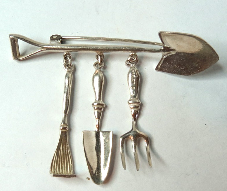 VINTAGE SIGN 925 STERLING SILVER FARMERS PIN BROOCH 57MM X 38MM