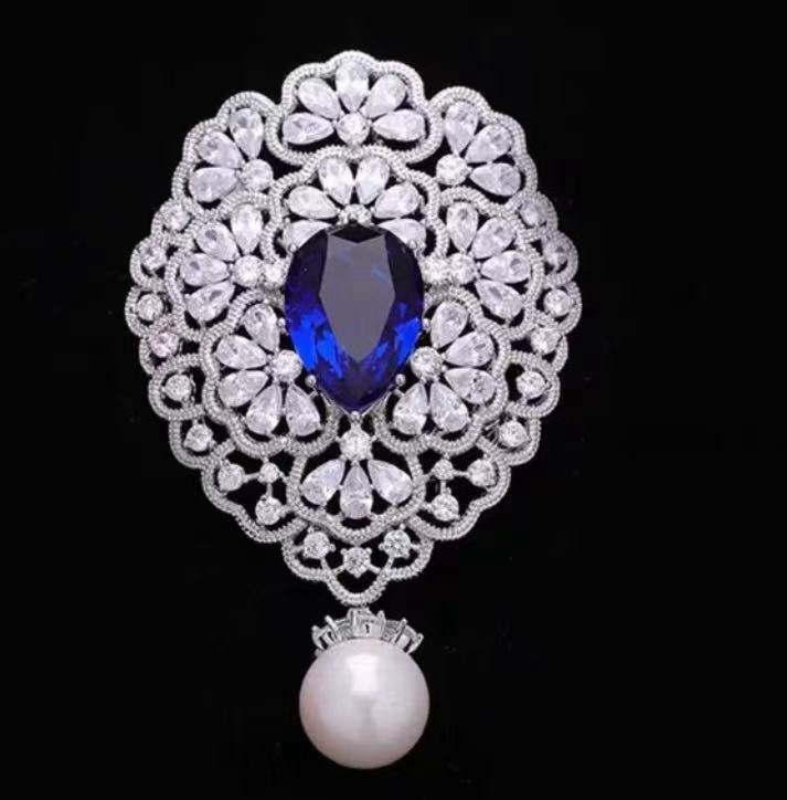 Gold plated vintage brooch