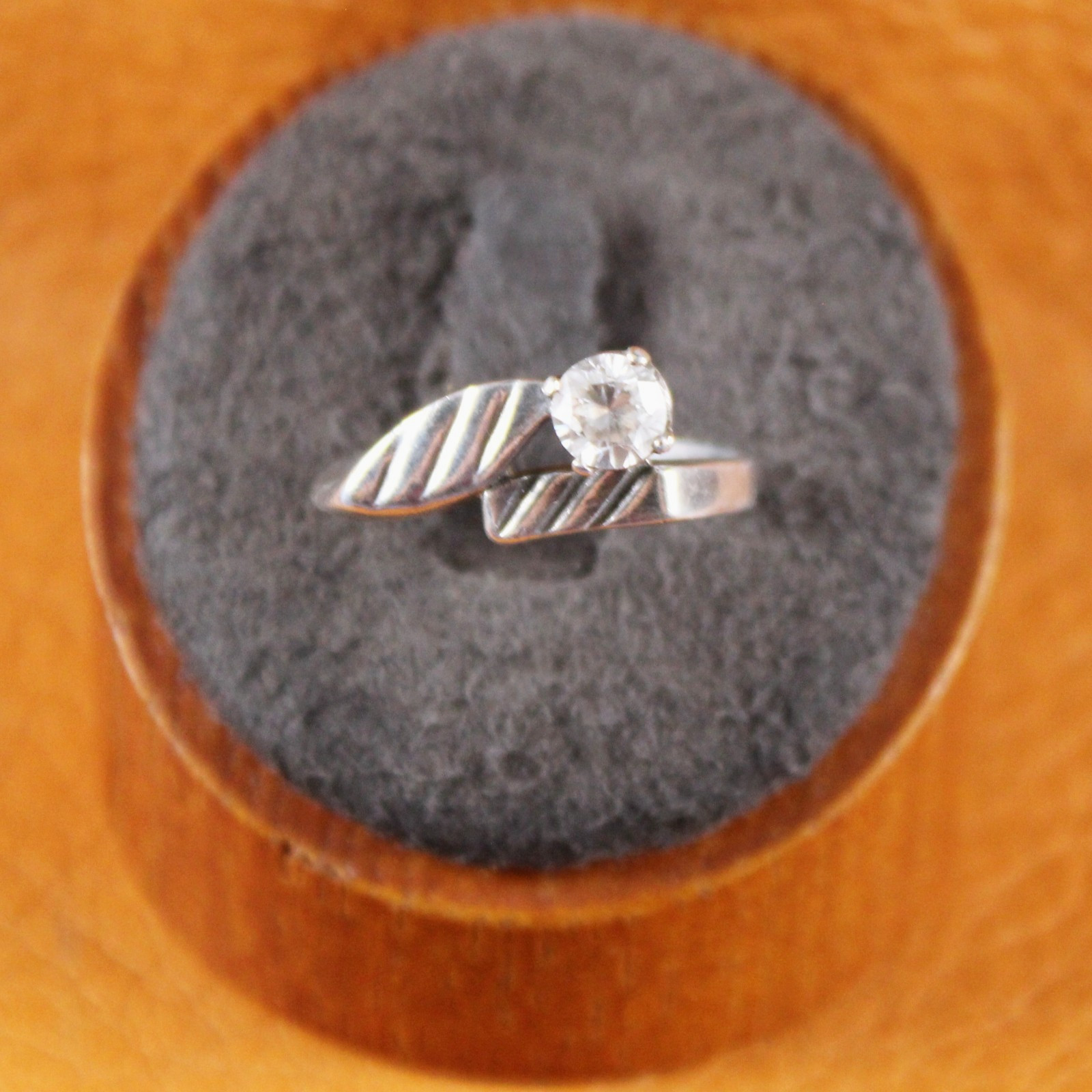 Chapal Zenray CUBIC ZIRCONIA Ribbed Modernist Ring Sterling Silver Size 8 ND