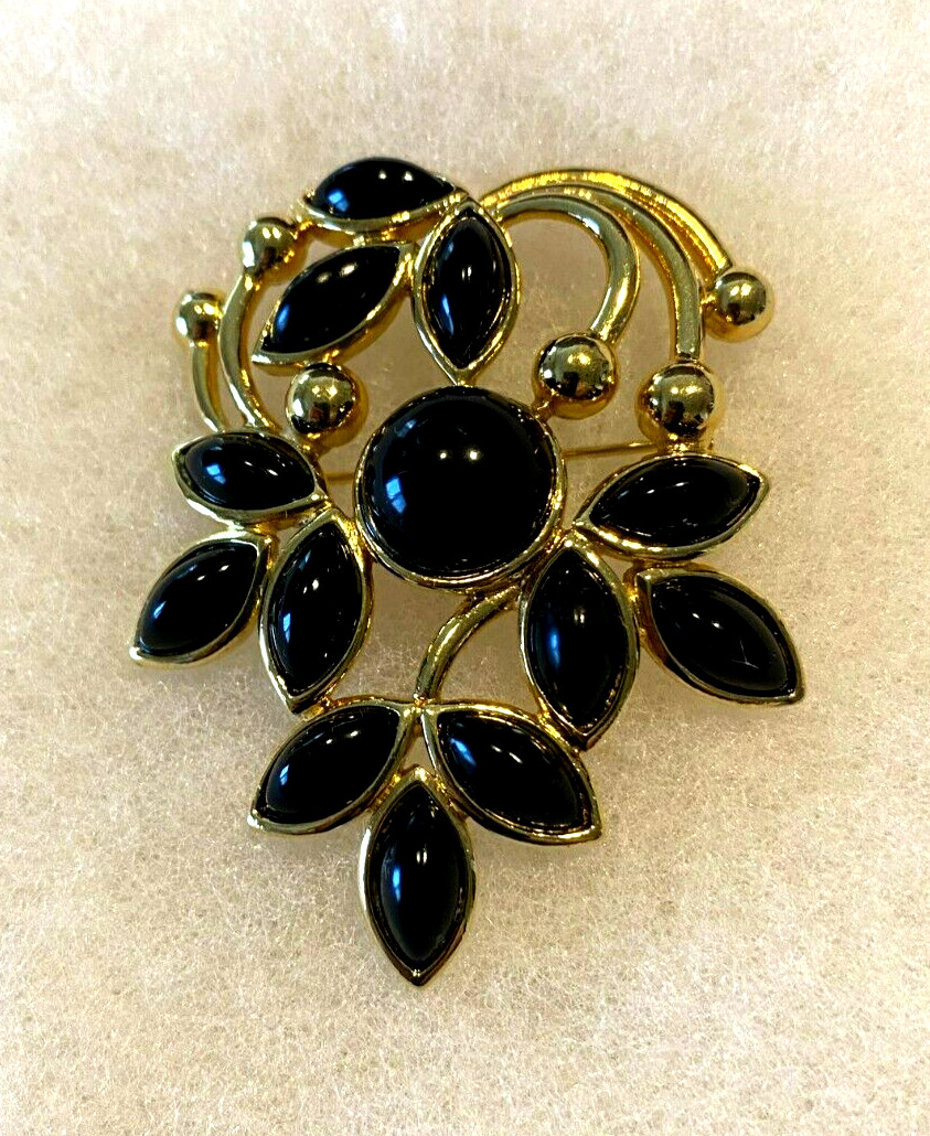 Vintage Trifari Large Goldtone Spray Pin with Black Stones – 2 1/4 Inches Long