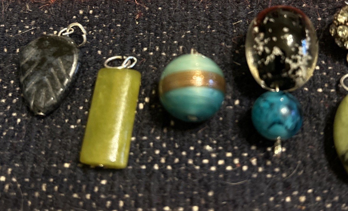 LOT OF 17 VINTAGE TO NOW PENDANTS VARIOUS SIZES HAND BLOWN GLASS PENDANTS