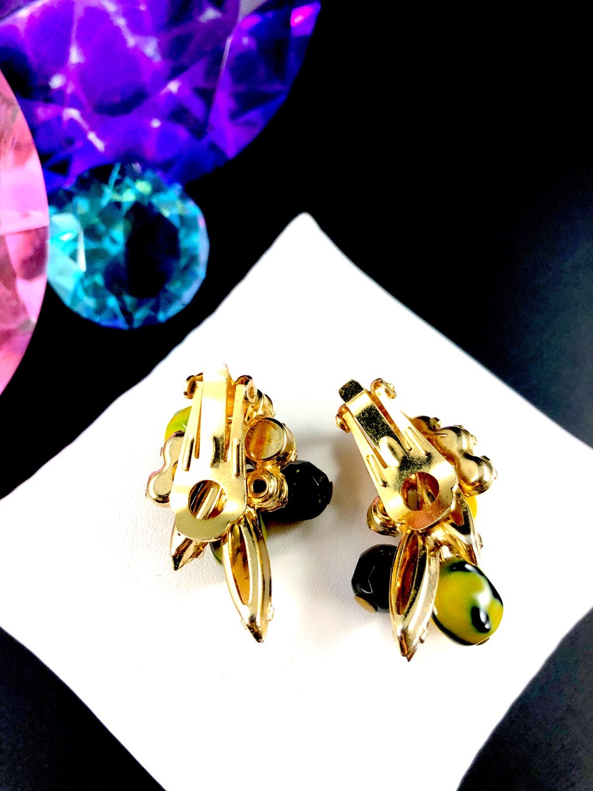 JULIANA D&E CARMEN MIRANDA STYLE NUGGET BEAD BRACELET BROOCH EARRINGS SET BOOK