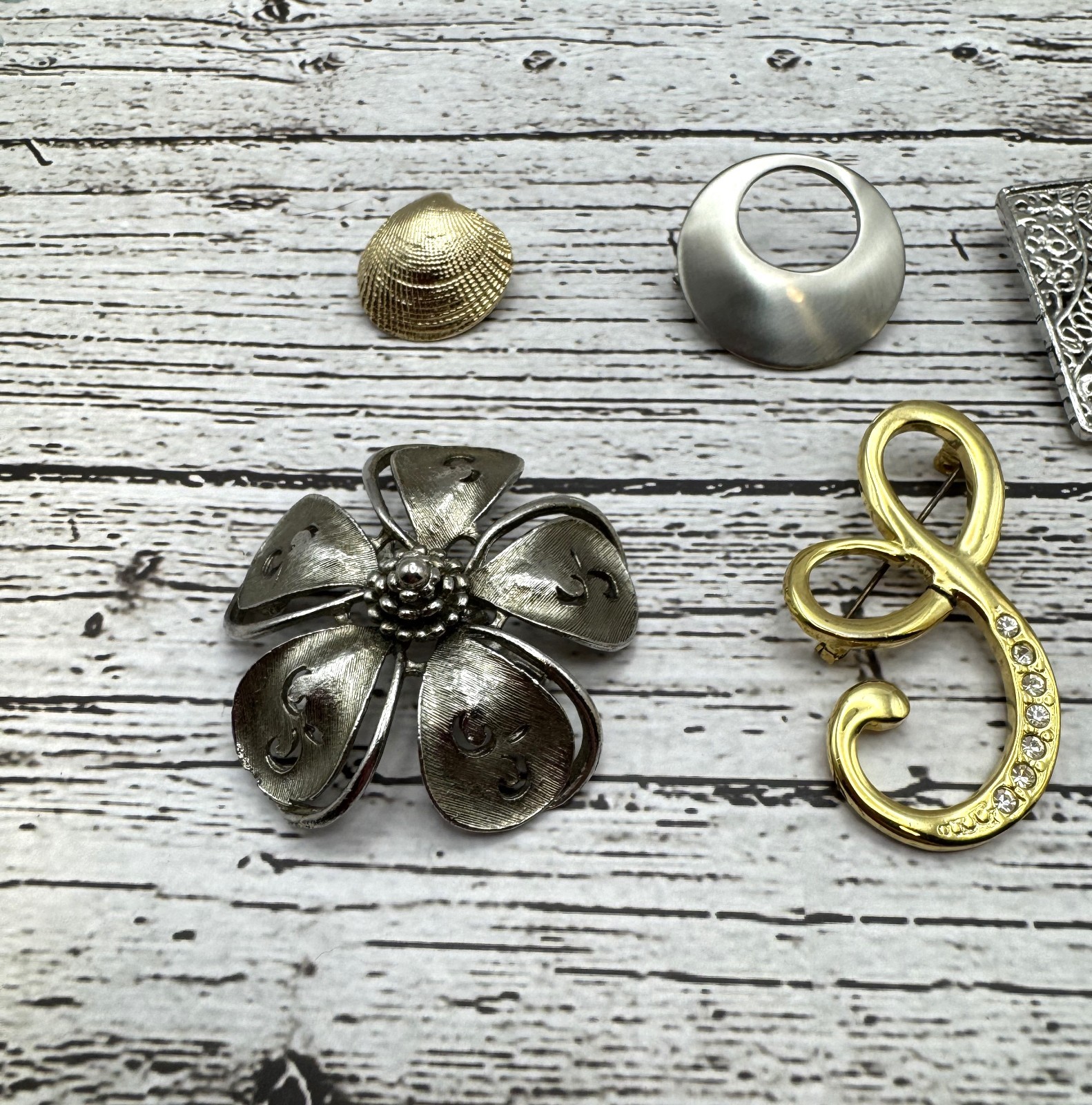 Lot of 6 Silver Tone and Gold Tone Metal Brooches Flower, Bow, Seashell, etc.