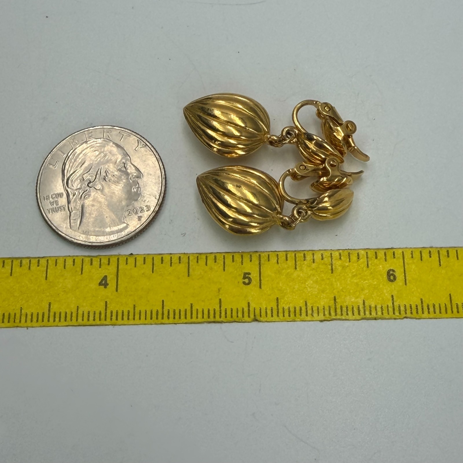 Trifari Ribbed Melon Bead Dangle Clip On Earrings Gold Tone Gourd Tassel Vintage