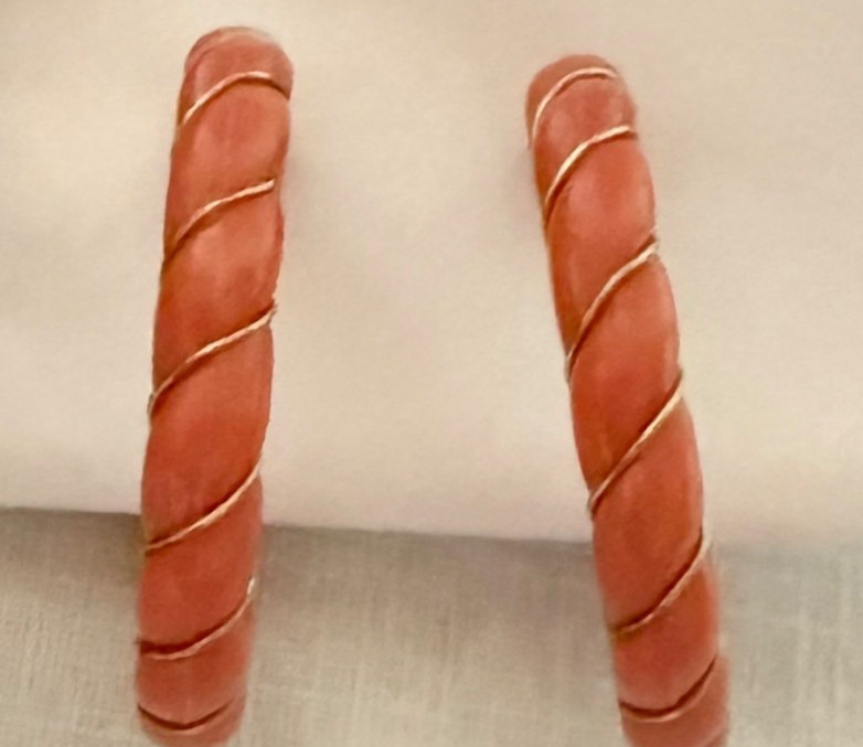 Vintage 1980s Coral Pink Twisted Hoop Earrings Gold Wire Wrapped Clip On