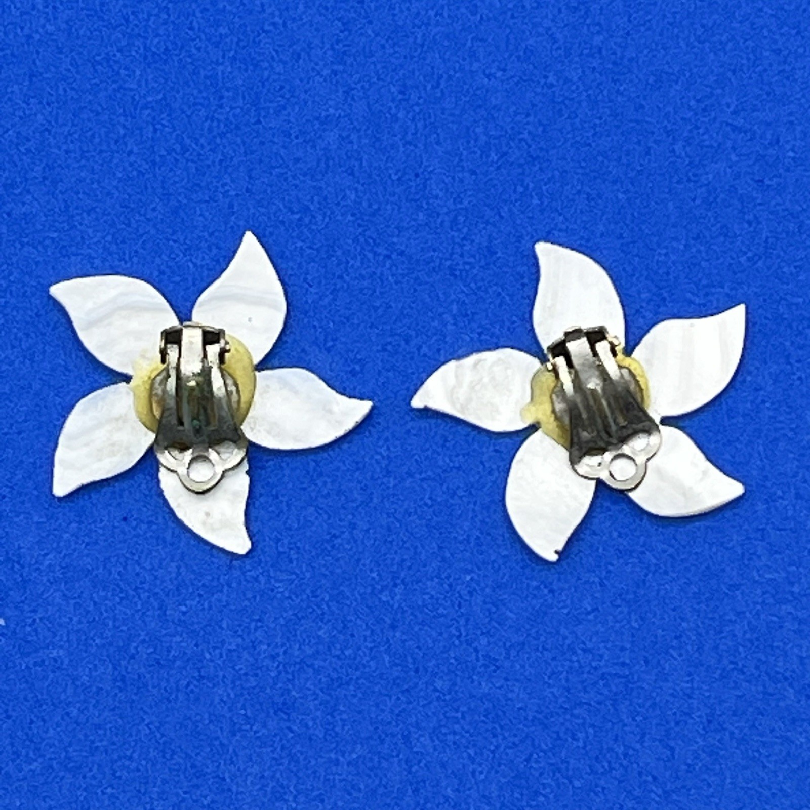 Mother of Pearl Flower Jewelry Lot Brooch Clip On Earrings MOP Floral