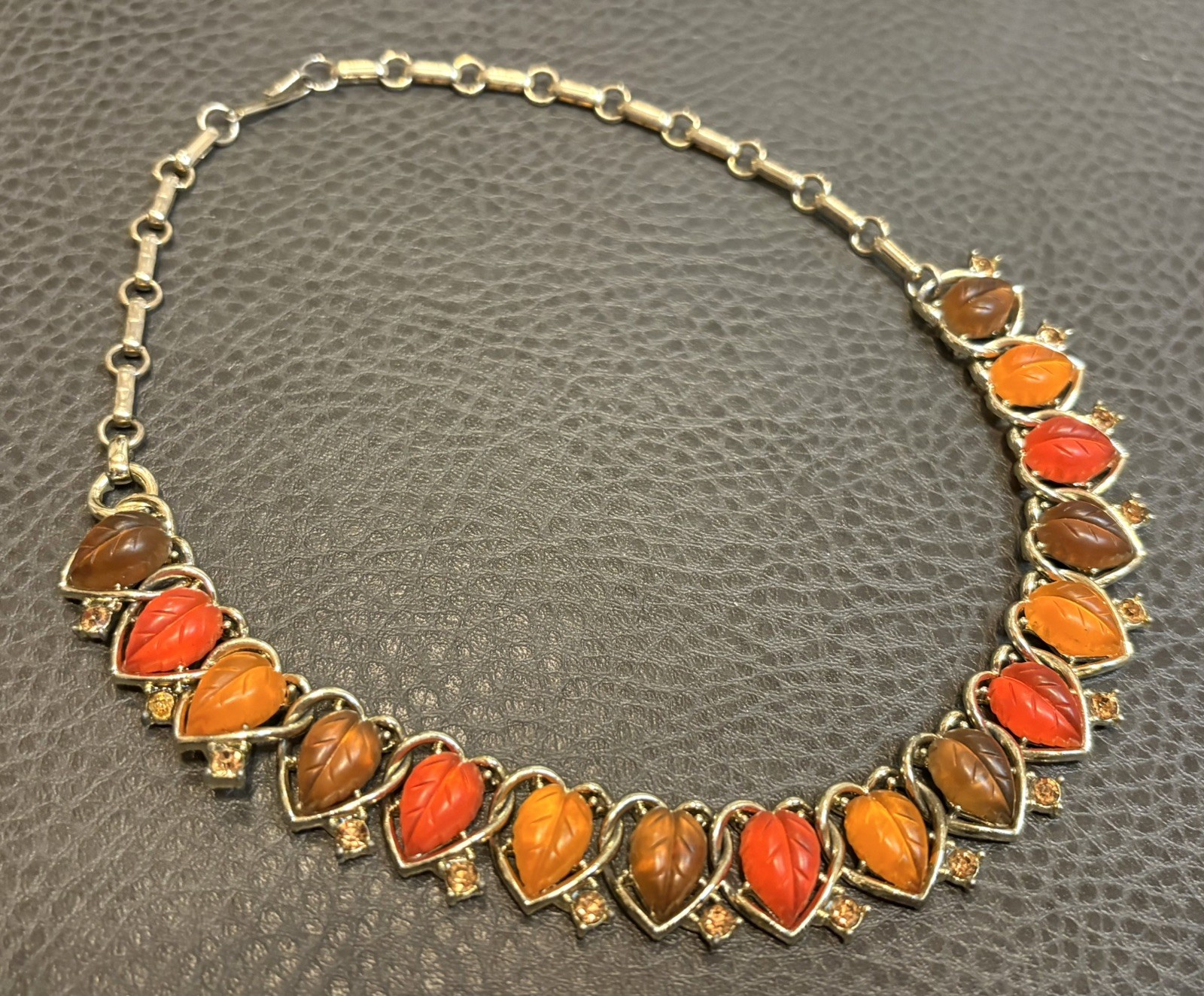 Vintage Lisner 1960s Molded Lucite Leaf Heart Rhinestone Gold Tone Choker 15.5”
