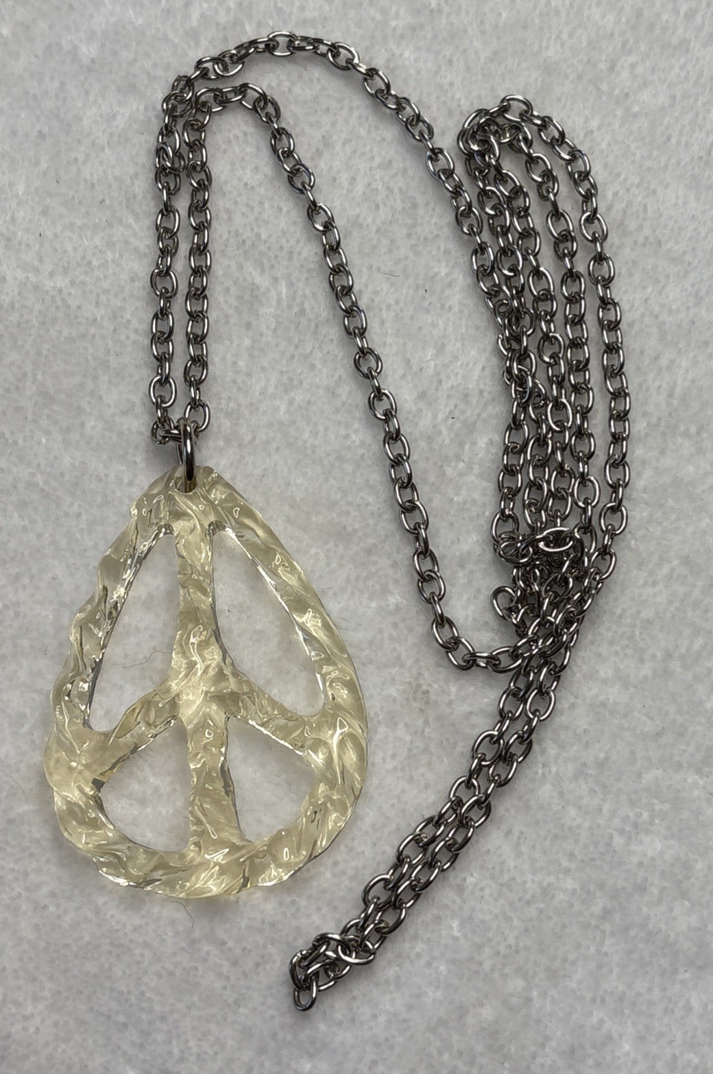 VTG Peace Love Sign Plastic Oval Pendant Silver Tone Chain Necklace 36” NOS NEW
