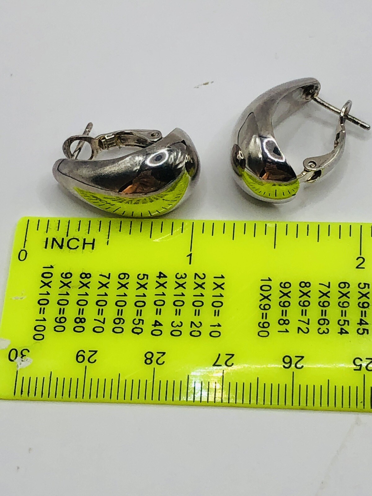 Vintage Silvertone Bean Drop Shape Earrings Pierced 1”