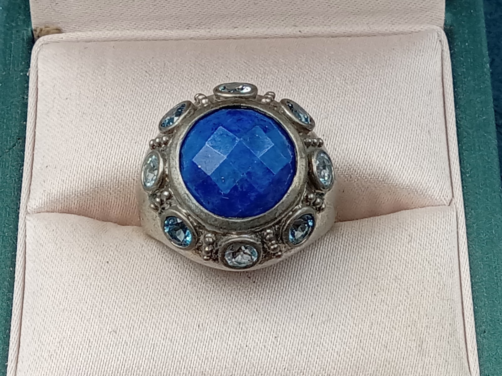 Sterling Silver Ring w. Faceted Blue Main Setting & Dark/Light Topaz Accents: S7