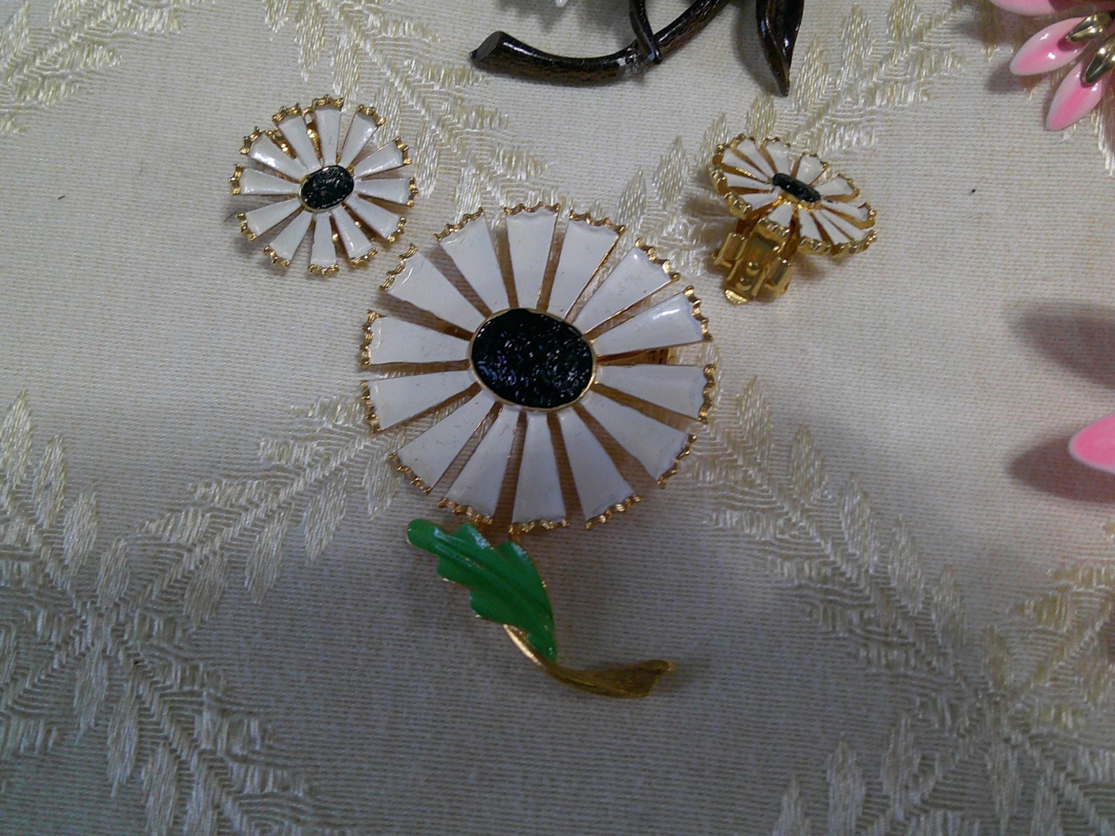 Vtg 60’s MOD Lot of 6 Enamel FLOWER POWER Flower Pin & Earring Sets Earrings