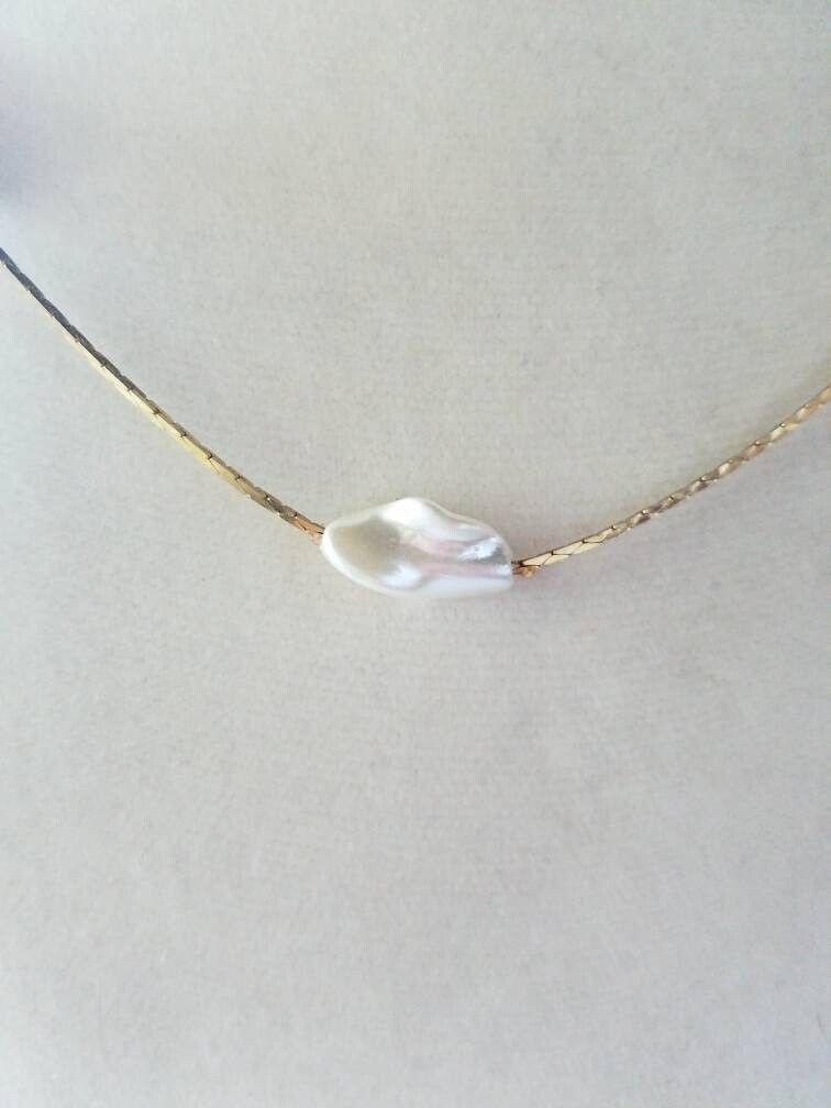 Vintage Gold tone faux pearl necklace. Korea.