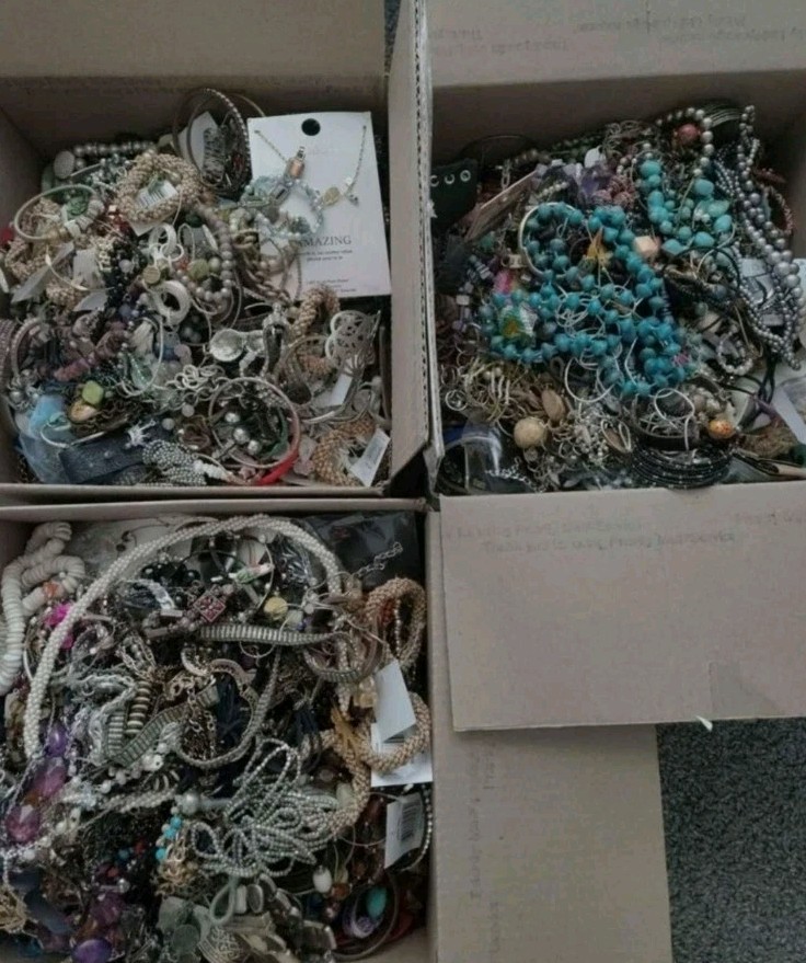 2 Pounds Jewelry Costume Vintage Mix LBS necklaces bracelets pins rings etc lbs