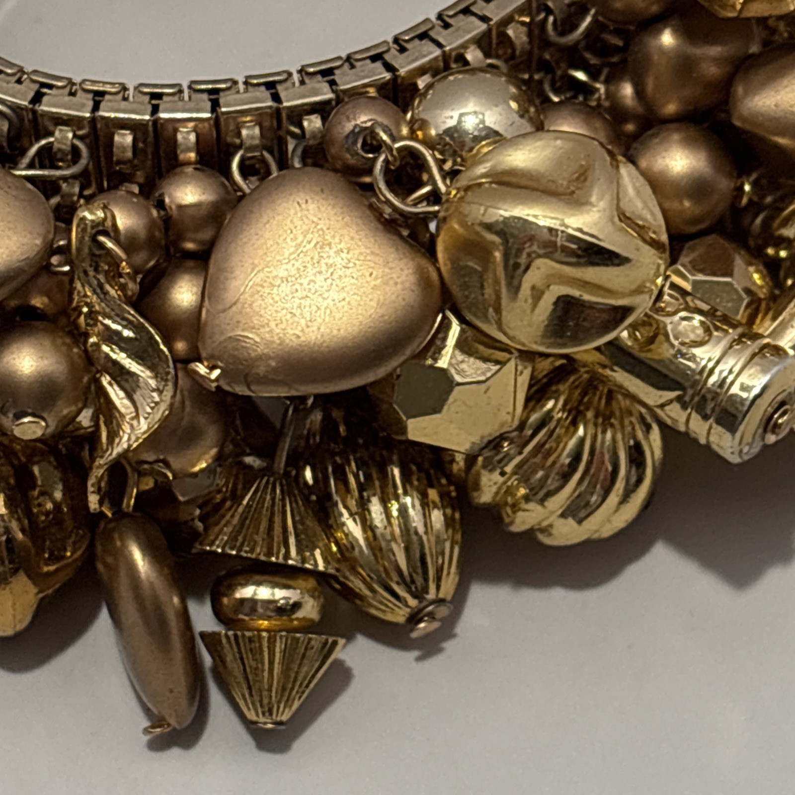 VTG Cha Cha charm/bead cluster expansion bracelet. Dangle silvertone beads. J-37