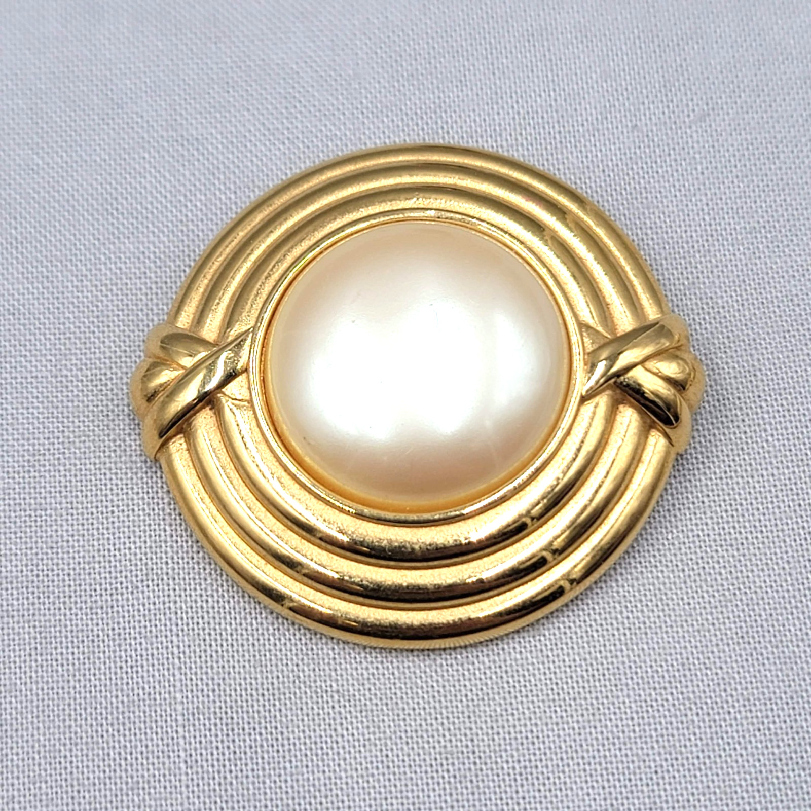 Vintage Monet Round White Cabochon Brooch Gold Plated 1 5/8″