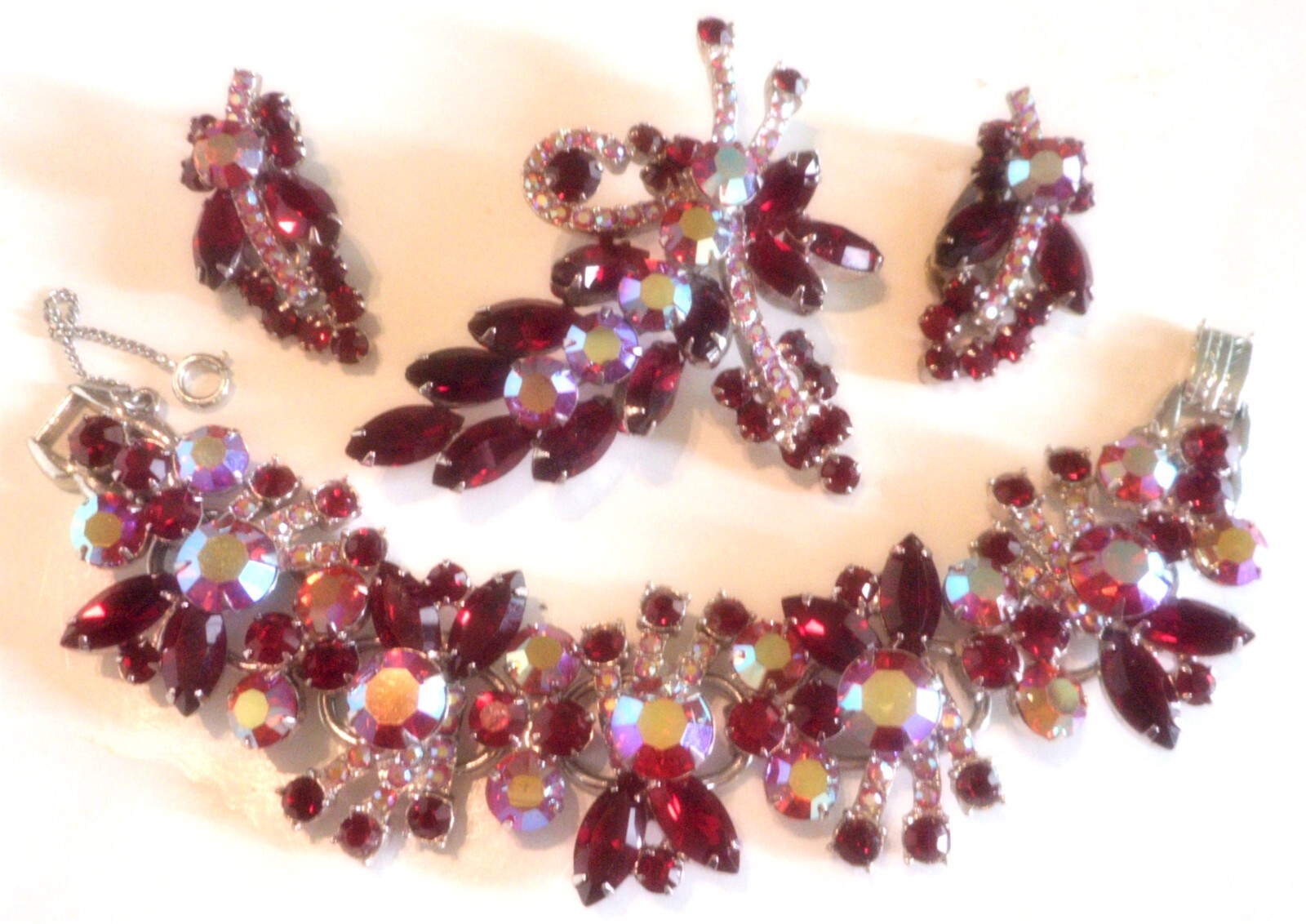 BOOK PIECE D&E JULIANA Red AB RS Bracelet Brooch Clip Earrings Vintage Set MINT!