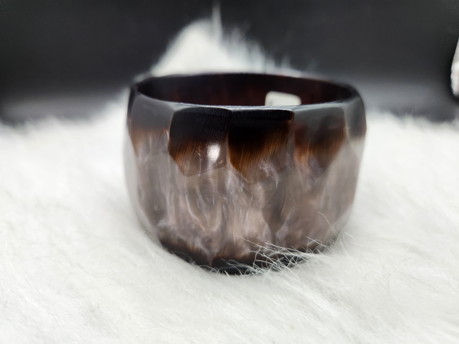 Brown Tones Faceted Swirl Plastic Chunky Bangle Bracelet Costume Jewelry NWT