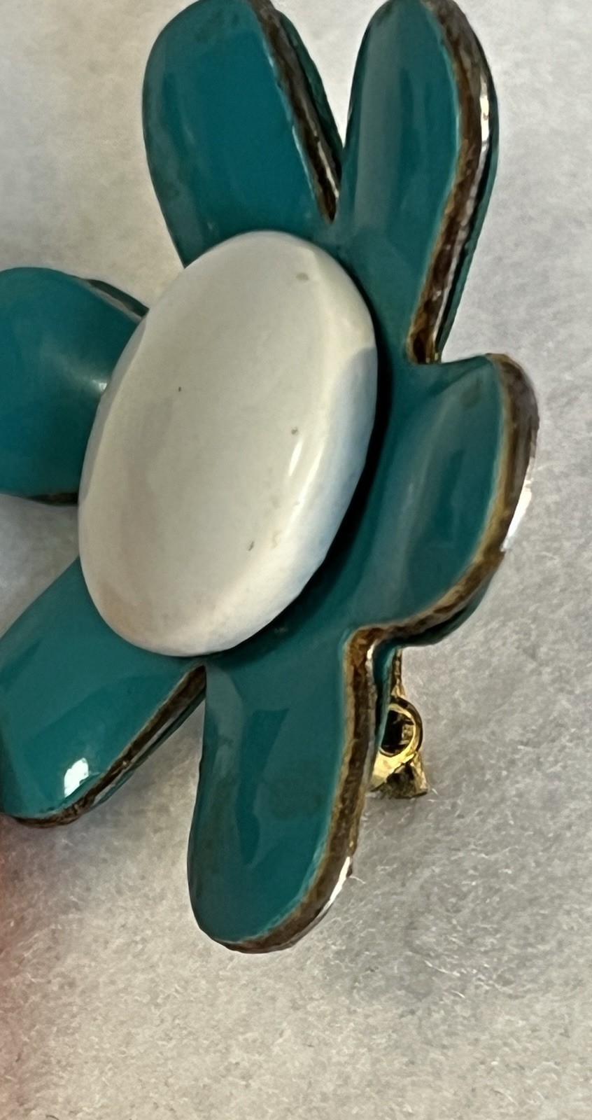 RARE LG. Vintage Aqua VINYL Brooch & Earrings Metal Base 1.75″-3.75″ 60’s Go-Go