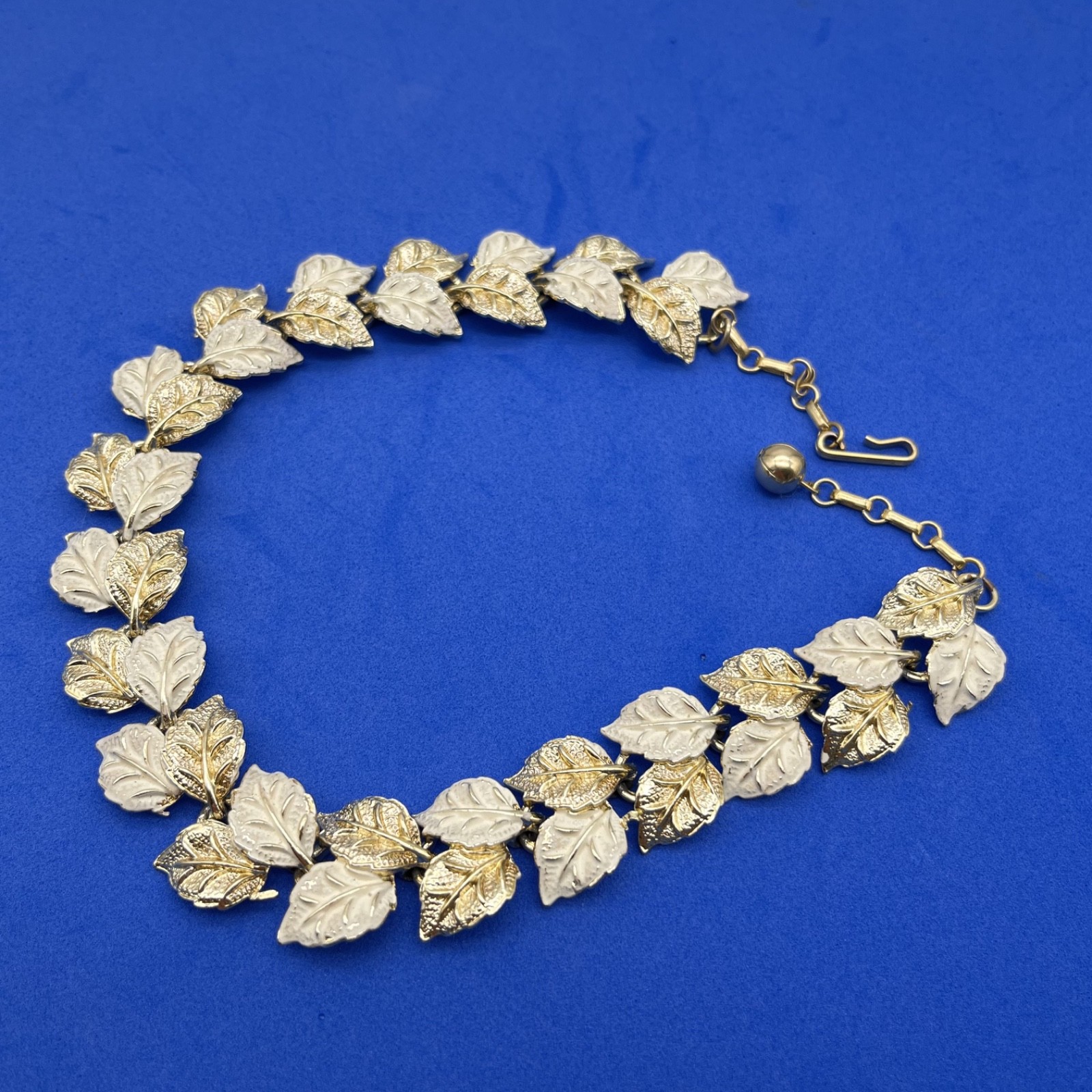 Vintage Leaf Link Necklace Gold Tone White Enamel Textured Choker MCM 16″