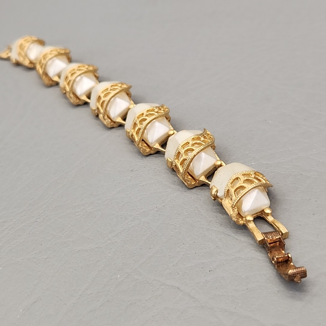 Vintage Linked Bracelet White Asymmetrical Faux Pearl Gold Tone Filigree 6.5″