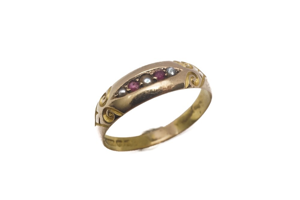 ANTIQUE EDWARDIAN ENGLISH 15K GOLD RUBY & PEARL 5 STONE GYPSY RING c1902