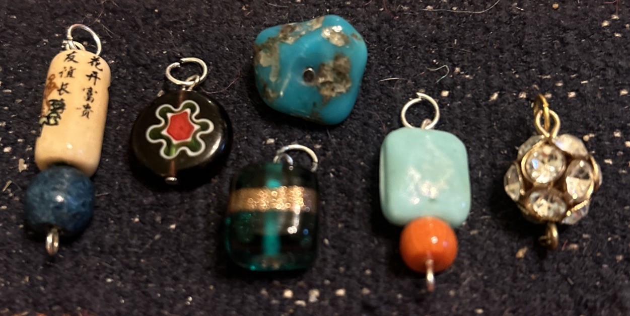 LOT OF 17 VINTAGE TO NOW PENDANTS VARIOUS SIZES HAND BLOWN GLASS PENDANTS