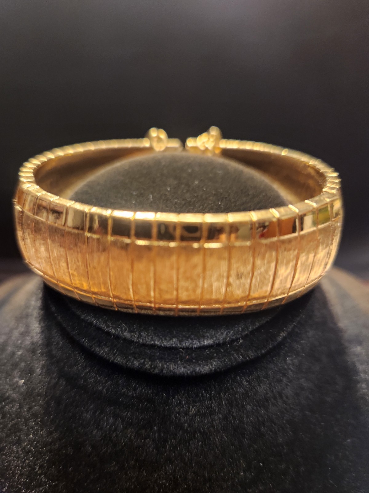 Monet gold tone bracelet with safety chain w/shiny and matte finish