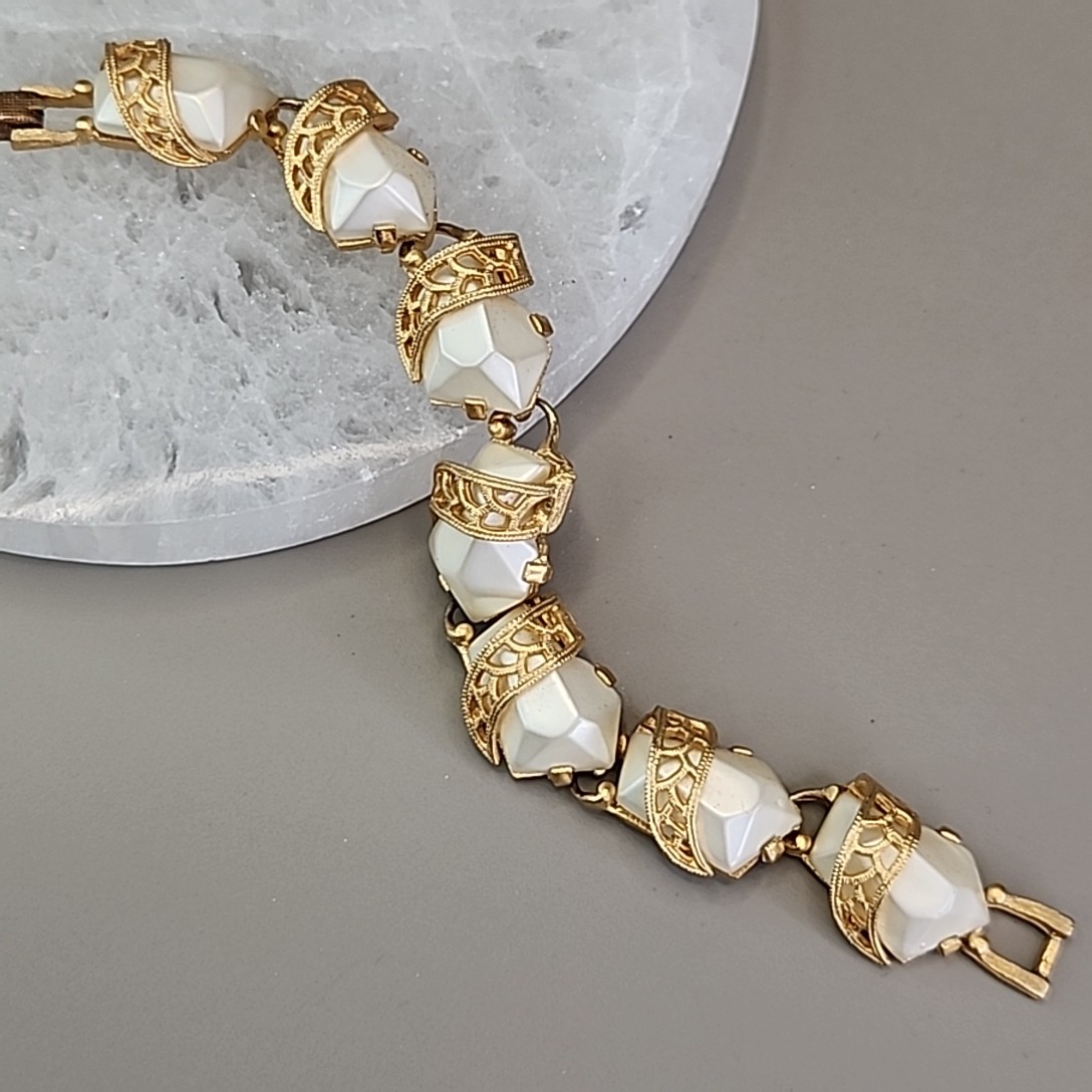 Vintage Linked Bracelet White Asymmetrical Faux Pearl Gold Tone Filigree 6.5″