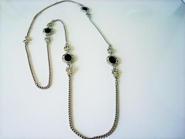 Sarah Coventry Touch of Class Silver Tone Necklace Faceted Black Ovals 38 In. KJ