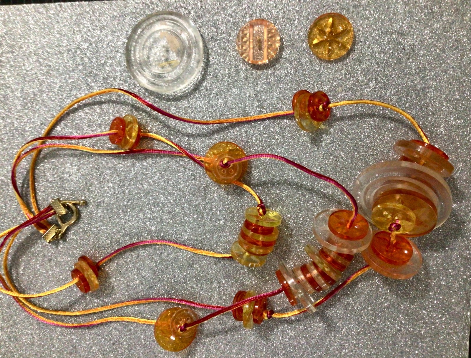 VINTAGE BUTTONS NECKLACE